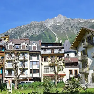 https://larmancette.hotels-rhonealpes.com